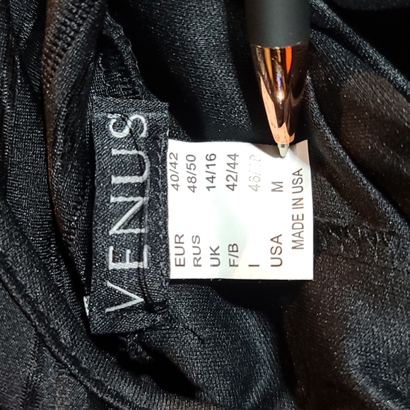 Venus black and lace dress - Picture 9 of 10